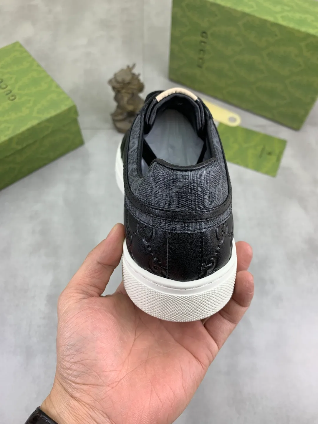 Men's Men's Shoes P420 💰[New Style] 🆘 The latest model from Gucci's official website🎁Classic casual and fashionable men's shoes👟Hot style💥Simple and elegant style, exclusive for trendy men. Unique latest brand elements from the official website👑Gucci original decoration, fashionable and generous, made of original soft calfskin fabric➕Comfortable soft sheepskin lining ✅The official website specifies wear-resistant rubber outsole_full of elasticity, classic model taken in real life🎬Color: 2️⃣colors available😍Number: 38-44